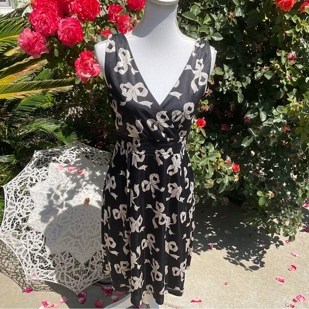 Betsey Johnson Sz 6 Black & White Bow 🎀 print Dress